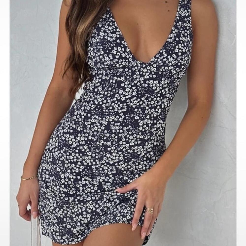 White Fox Boutique Navy Blue & White Floral Mini Dress